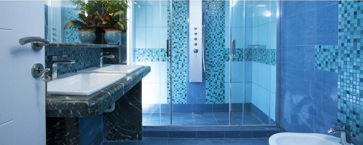 mira-mare-anemi-resort-blueroom-wc-1200x480_1200x479
